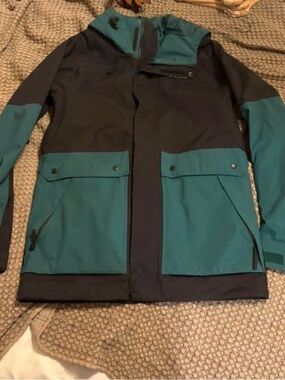 The North Face Teal and Black Ski/Snowboard Jacket